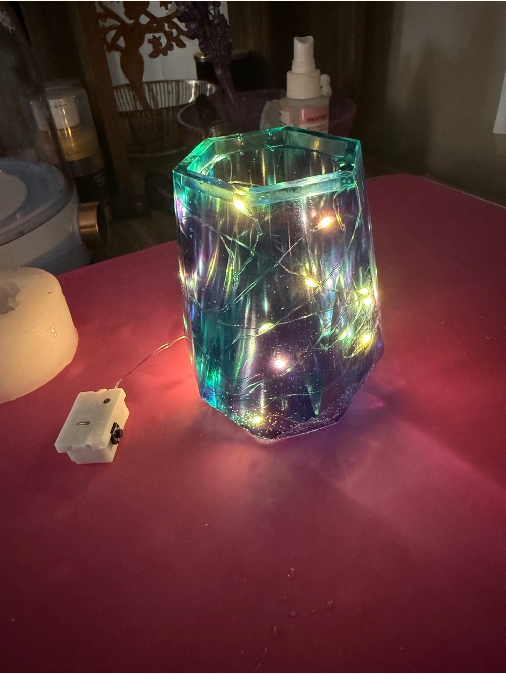 vase with embedded lights into the resin - Picture 3 of 9
